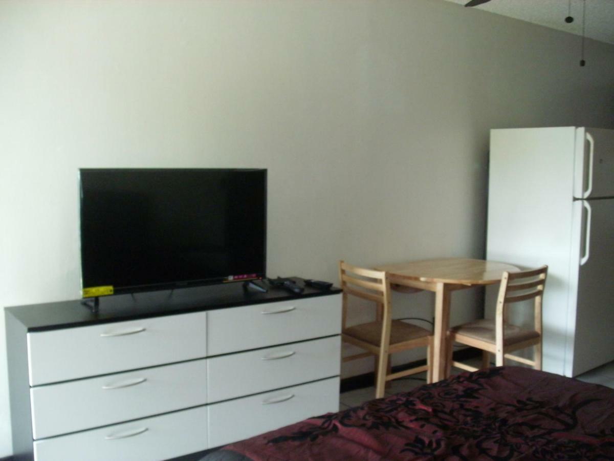 Апартаменты Newly Furnished Large Clean Quiet Private Unit Форт-Лодердейл Экстерьер фото